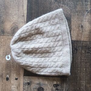 NWOT Caroline Grace 100% Cashmere Beige Cable Knit Beanie OS Kid